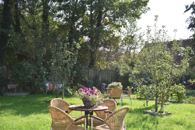 Dichtbijzee Relax tuin met zitjes
