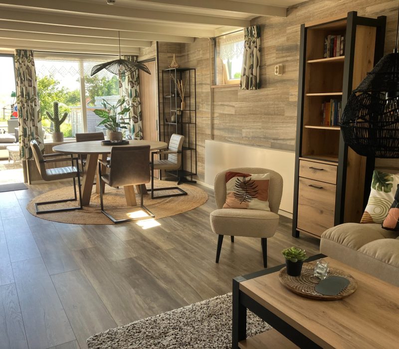 imgi_124_Dichtbijzee-de-Reddingboot-eethoek-scaled